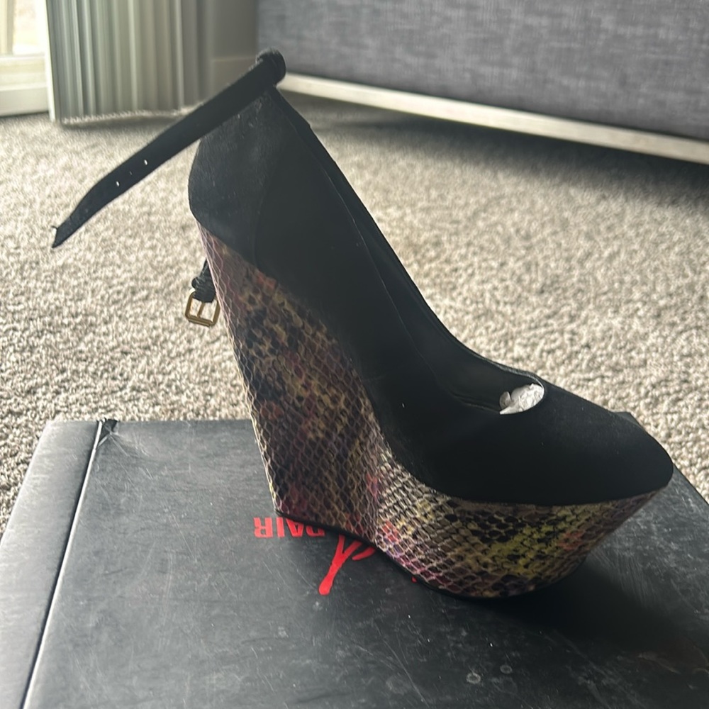 Beautiful wedge from bakers , very comfortable. It’s given Y2K